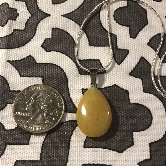 Yellow calcite with 18 in sterling silver chain - Picture 3 of 4